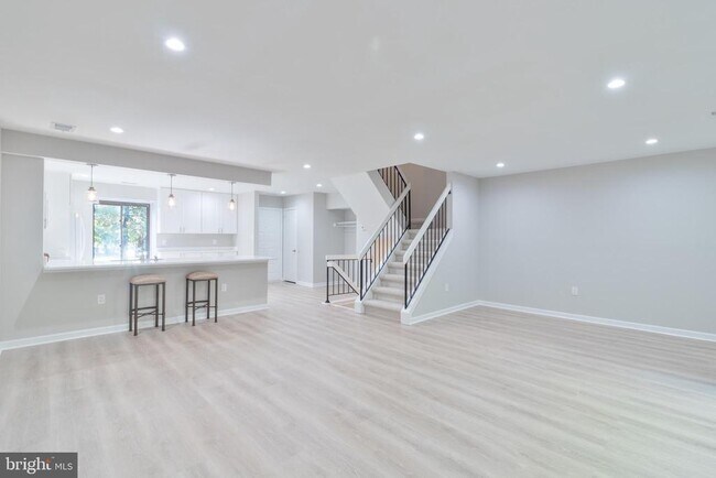 Building Photo - 8748 Ridge Hollow Ct