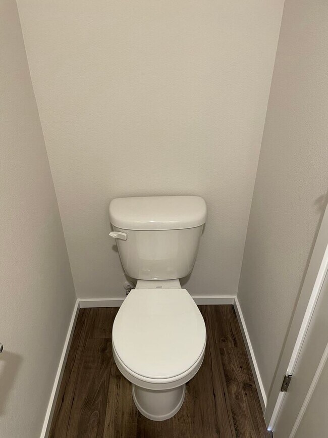 Building Photo - HALF OFF FIRST MONTHS RENT 3 Bed 2.5 Bath ...