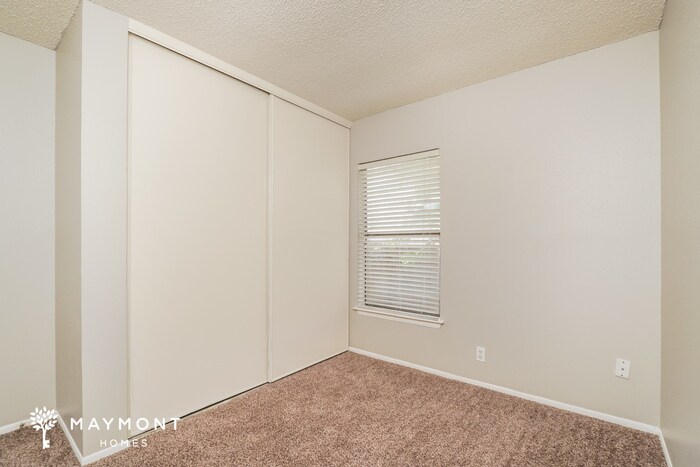 Building Photo - 10006 Coast Ridge Dr