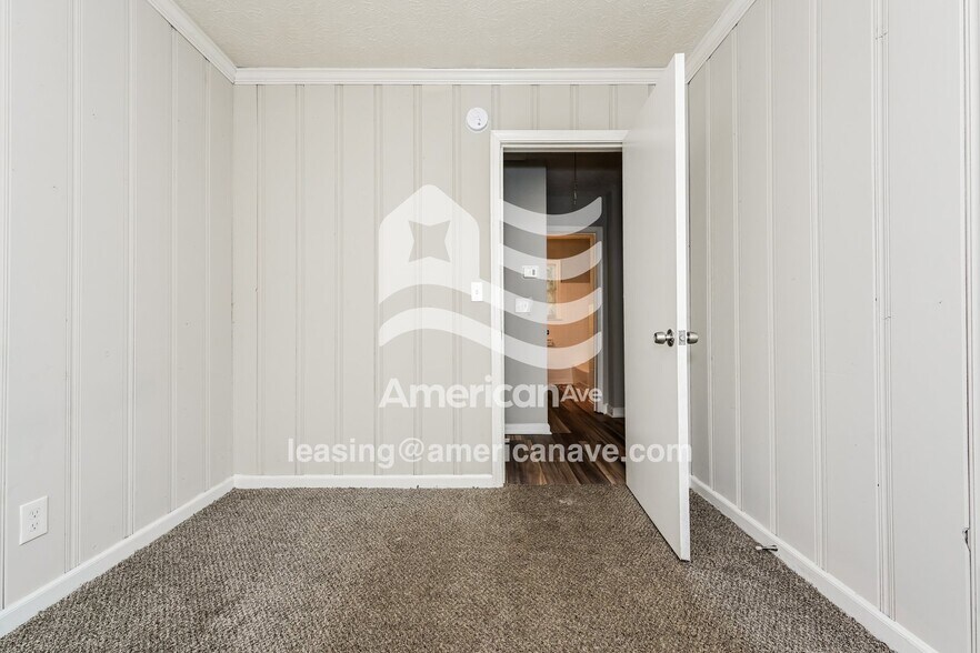Building Photo - 2315 Japonica Dr