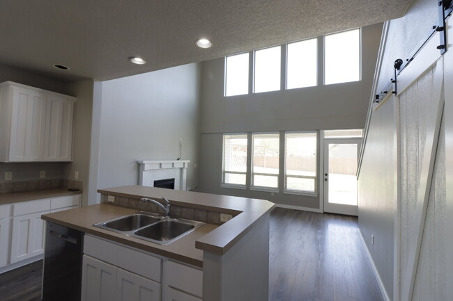 Building Photo - Charming 3-Bedroom Home with Designer Touc...