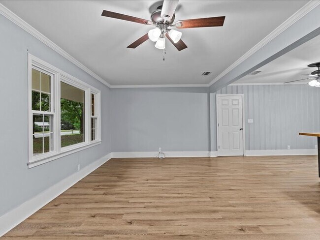 Building Photo - 302 Cedar Dr