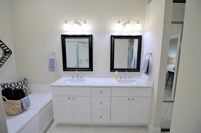 Master Bathroom - 8702 Wakefield Dr