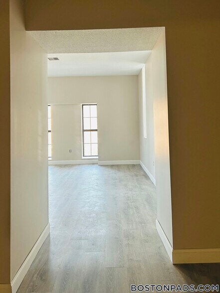 Building Photo - 2 Weaver Street