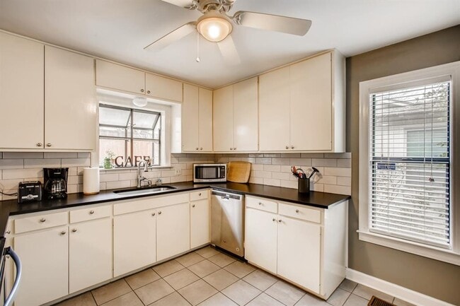 Building Photo - 2307 Tower Dr