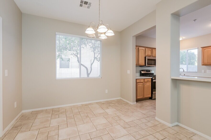 Building Photo - 8932 Spinning Wheel Ave
