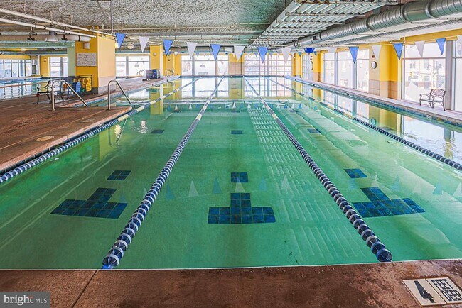 Building Photo - 675 S President St