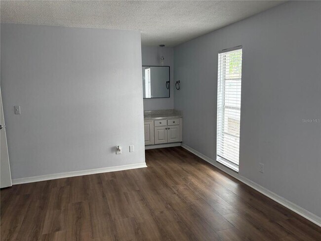 Building Photo - 2380 Timbercrest Cir W