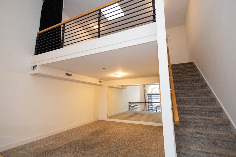 Building Photo - 523 N Bertrand St