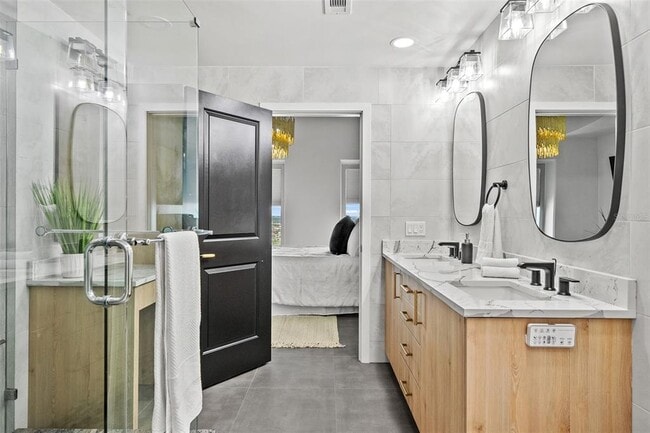 Building Photo - 777 N Ashley Dr