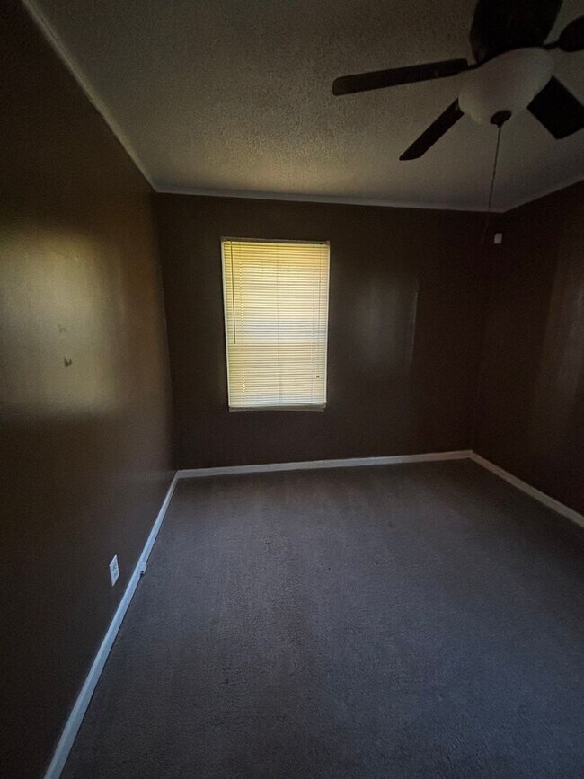 Building Photo - 116 Moss Oak Dr