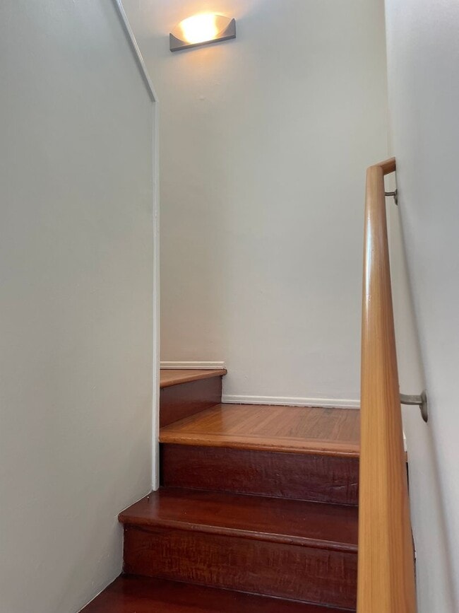 Building Photo - Gorgeous Hermosa Hills home with spacious ...