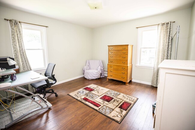 Building Photo - Beautifully updated two bedroom home in We...