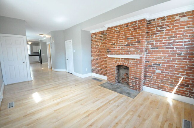 Building Photo - 495-497 S. Lazelle Street