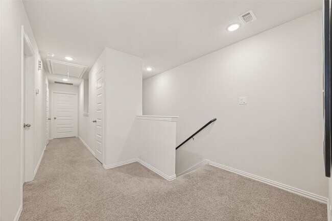 Building Photo - 27926 Western Crk Ct