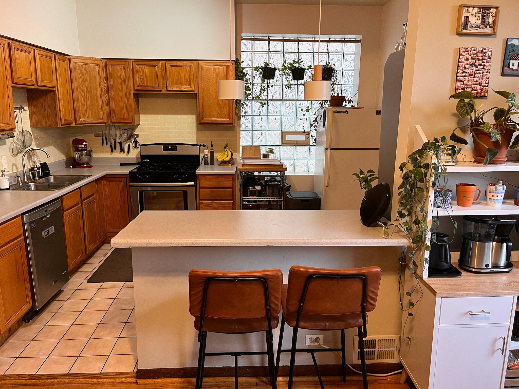 Building Photo - 906 N Oakley Blvd