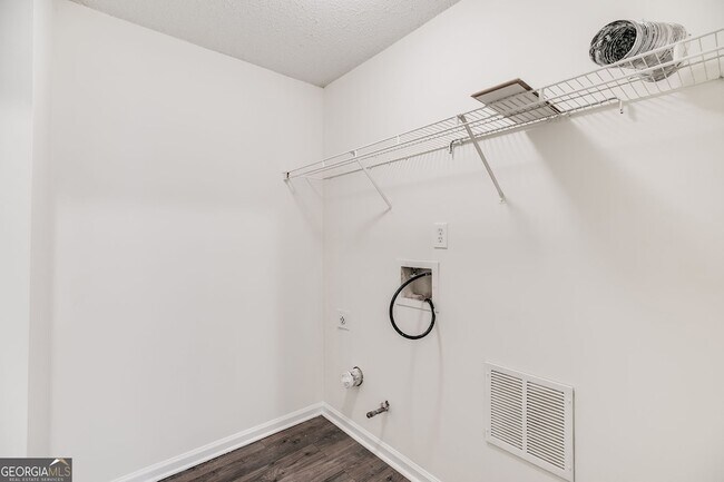 Building Photo - 6968 Foxmoor Way