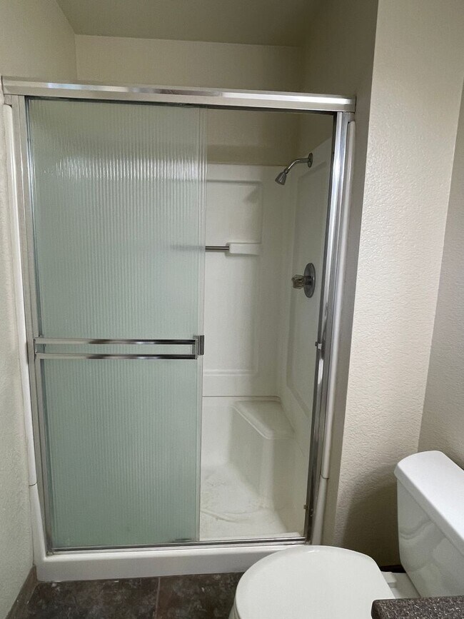 Building Photo - Chico 3 bed 2 bath Condo, Pool, Reserved Parking, upstair unit. newly refurbished