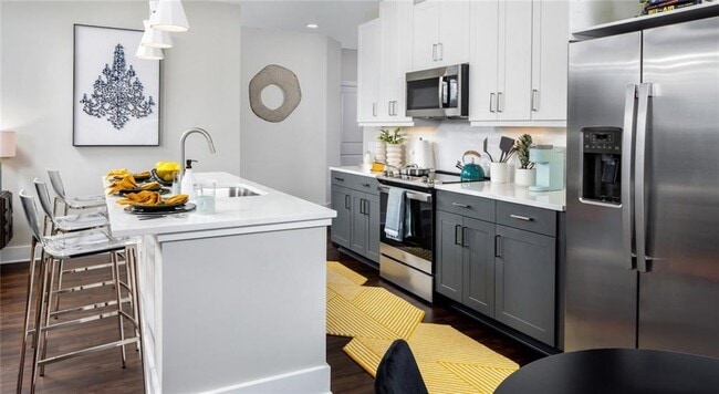 Building Photo - 105 Rogers St NE