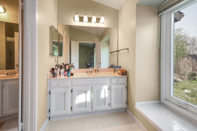 Building Photo - 10905 Whiterim Dr