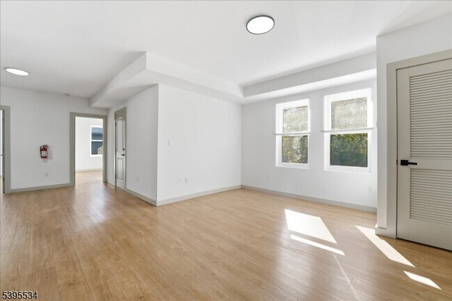 Building Photo - 260 S 10th St