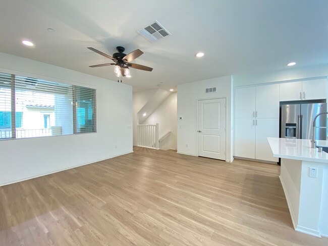 Building Photo - 3 bed, 3.5bath wihtin The Pacific Ridge Community in Oceanside