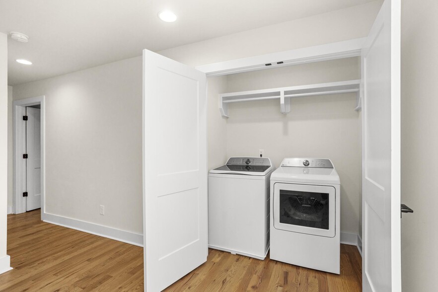 Building Photo - 337 Gatewood Ave