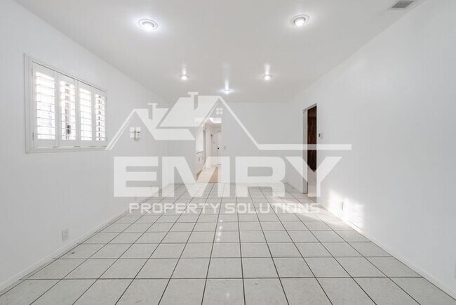 Building Photo - 3 Bedroom 1 Bathroom House for Rent Fishburn Ave Bell CA