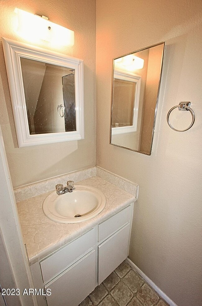 Building Photo - 410 E 9th Ave