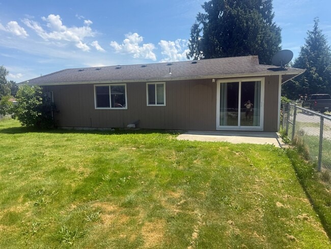 Building Photo - Burlingojn two bedroom with garage
