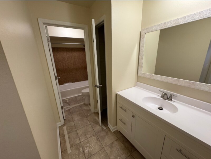 Building Photo - 630 S Hawley Rd