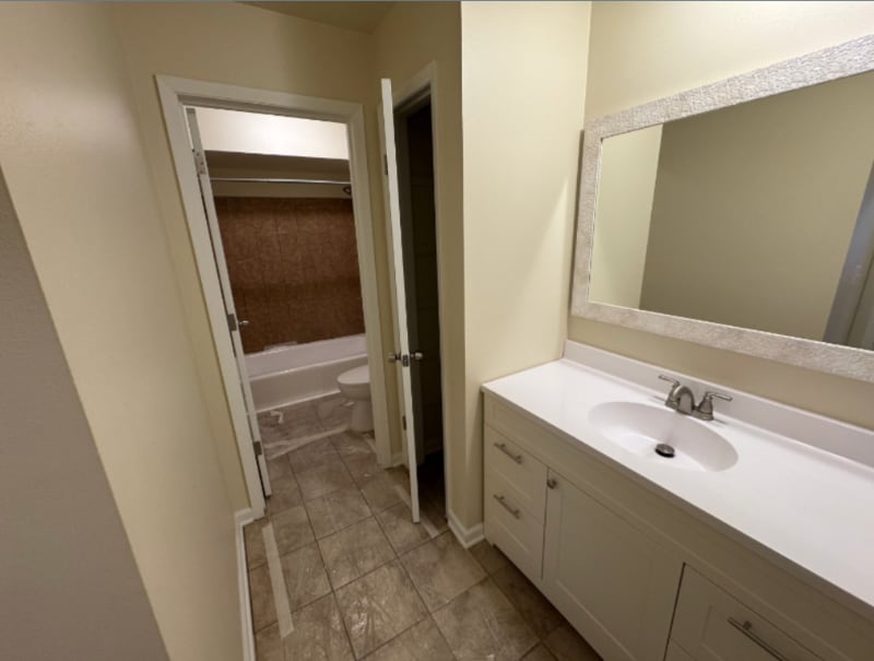 Building Photo - 646 S Hawley Rd