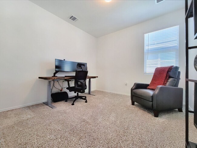 Building Photo - Spacious 4-Bedroom, 3-Bath Single-Family H...