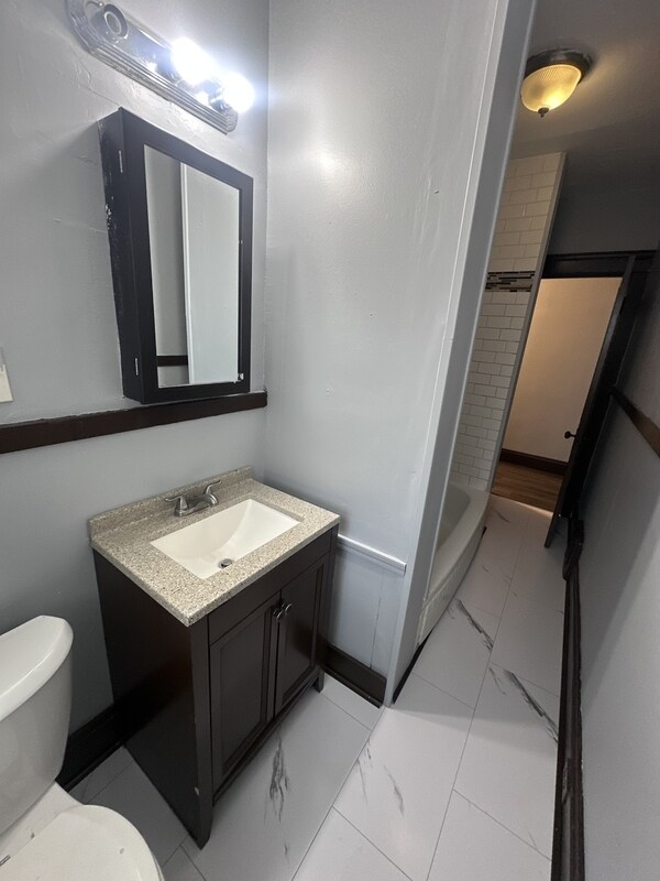 Building Photo - 1557 Cohassett Ave