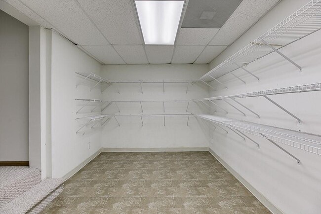 Building Photo - 6655 Lake Run Dr