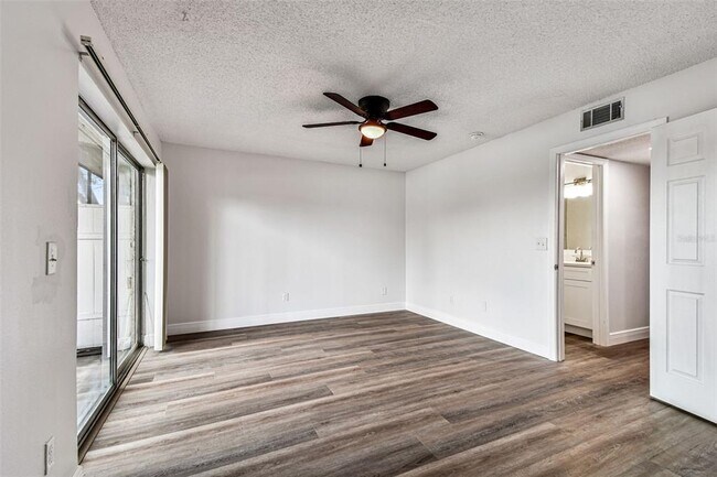 Building Photo - 9001 Tudor Dr