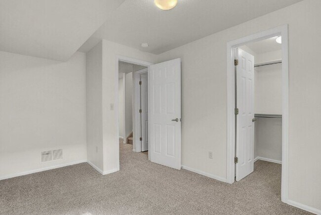 Building Photo - $1,000 Off First Full Month! Spacious 3-Be...
