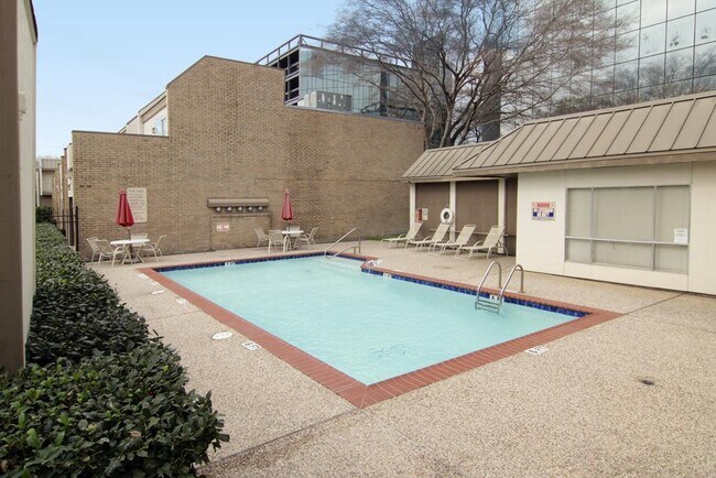 Building Photo - 1300 Augusta Dr