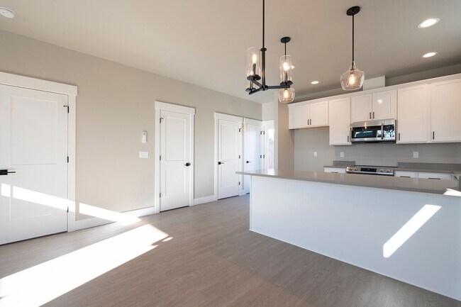 Building Photo - 2 Weeks Free Rent W/ Approved Application ...
