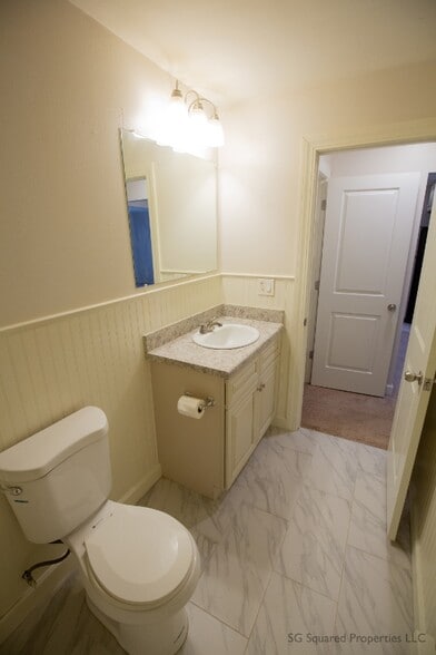 Building Photo - 803 Plate St