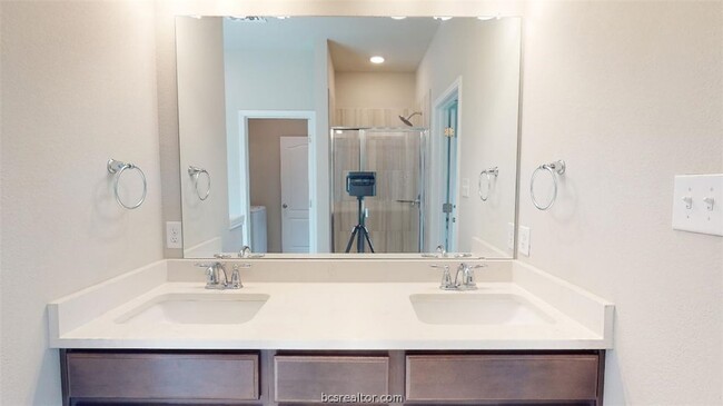 Building Photo - 6335 Spartan Dr