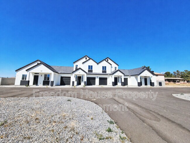 Building Photo - 382 Erin St