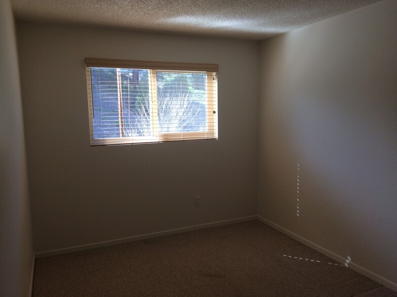 Building Photo - 1202 Avenida del Sol