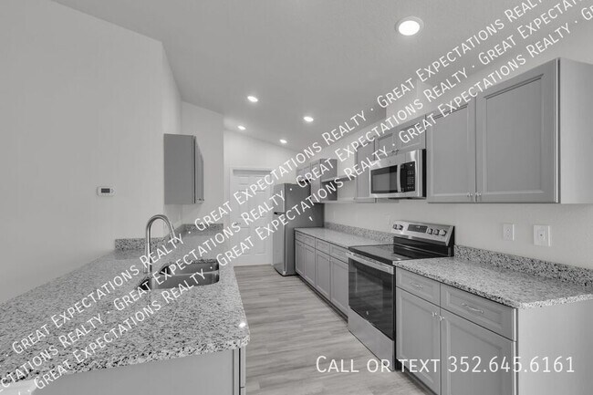 Building Photo - 678 Walkertown Dr