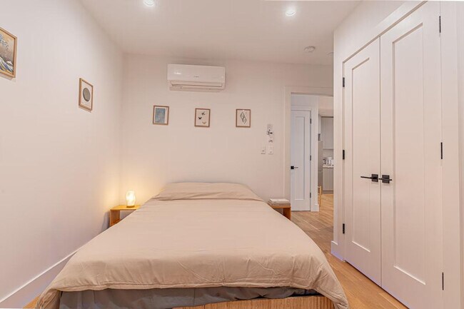 Building Photo - 207 Cooper St