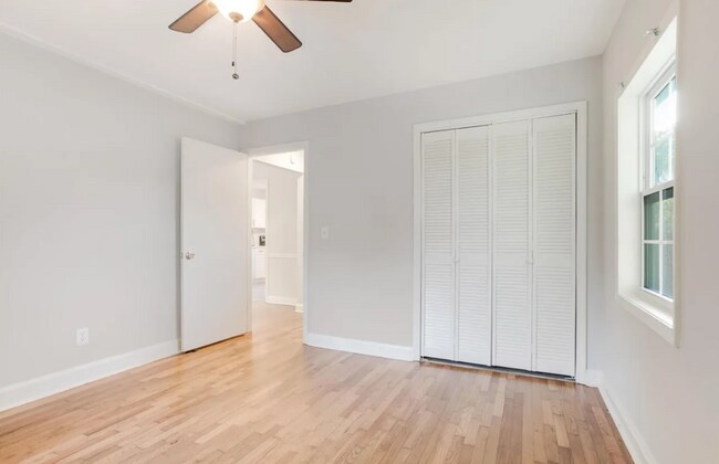 Building Photo - Cozy 3/2 Updated Home in Greenville Available Now!