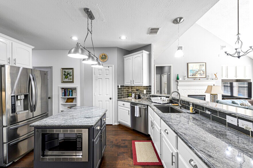 Building Photo - 3719 Kingsburg Ct