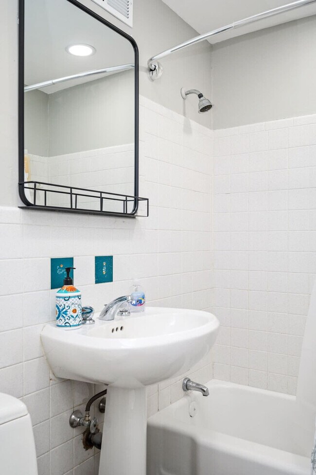 Building Photo - 215 Piedmont Ave NE