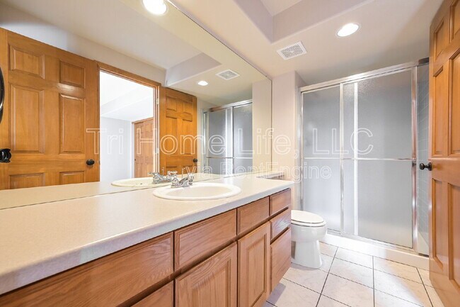 Building Photo - 9865 Glenstone Trail