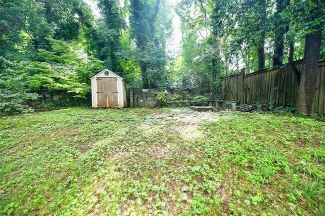 Building Photo - 183 Locust St NE